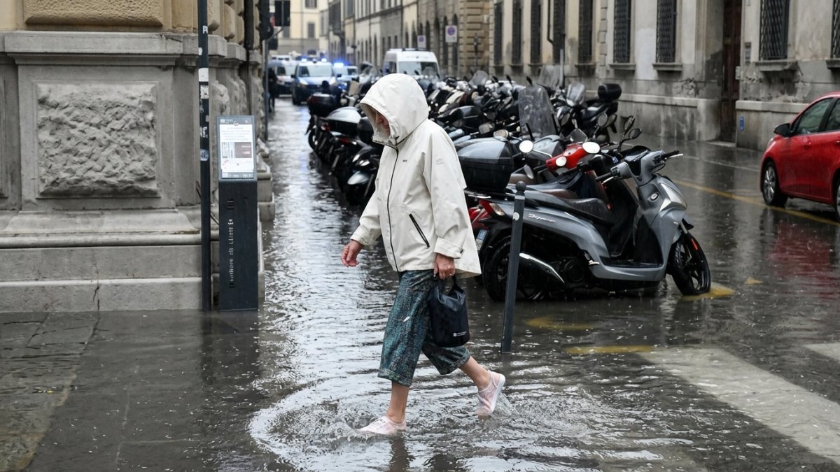 Italy Issues Weather Alerts Across 12 Regions as Severe Storms and Flooding Batter Florence