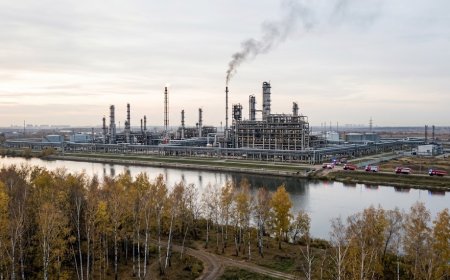 Record drone raid hits Moscow refinery belt as Russia votes on final day of Duma election