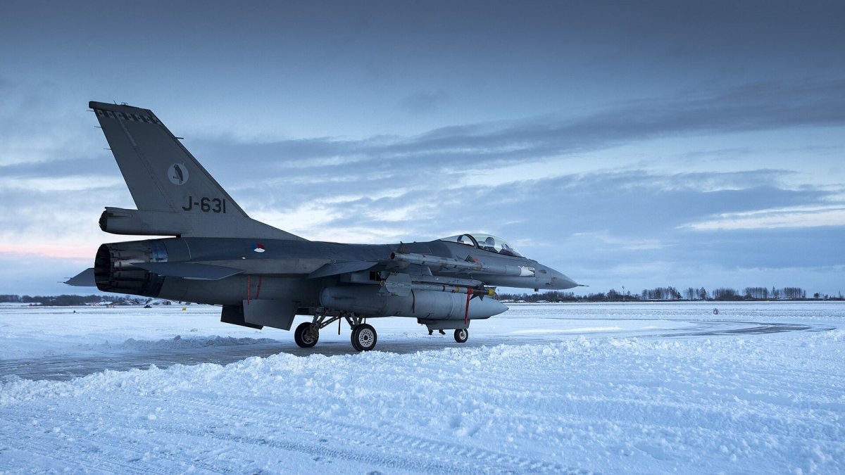 Lithuania sounds air alert, closes Vilnius airspace over object it could not identify