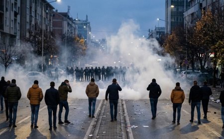 Kosovo police fire tear gas as bid to curb Hague war crimes court stalls